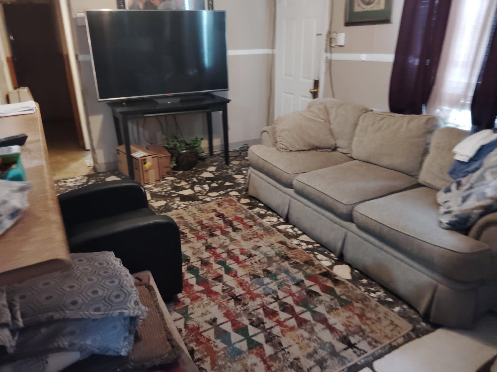 249 Caldwell Avenue Memphis, TN 38107 - Photo 6 of 22 a living room with furniture and a flat screen tv