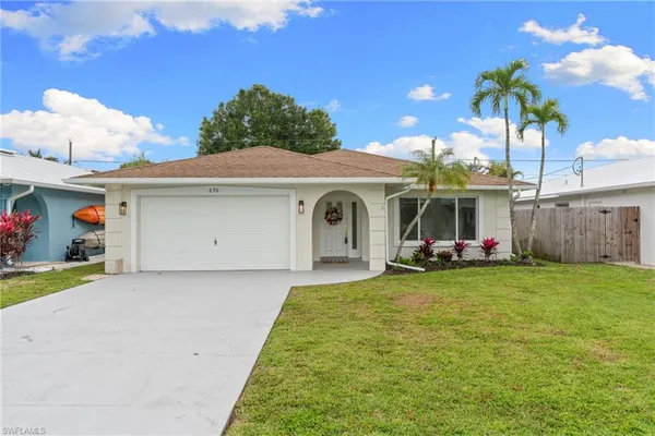 a view of a house with a yard and garage