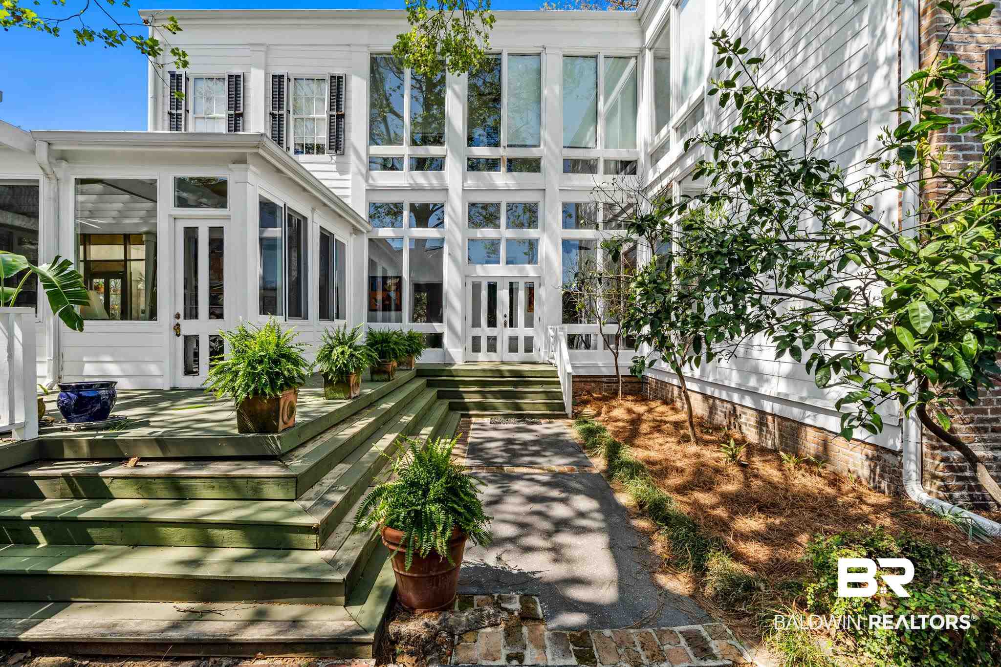 253 State Street Mobile, AL 36603 - Photo 37 of 41 View of Sunroom and Enclo