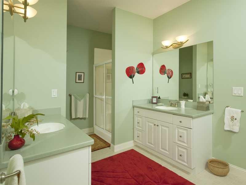 100 Shepard's Cove Road, Unit K2 Kittery, ME 03904 - Photo 16 of 24 Bathroom. Second floor guest...
