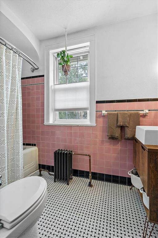 215 Elm Road Ambridge, PA 15003 - Photo 21 of 25 a bathroom with a toilet a sink and mirror