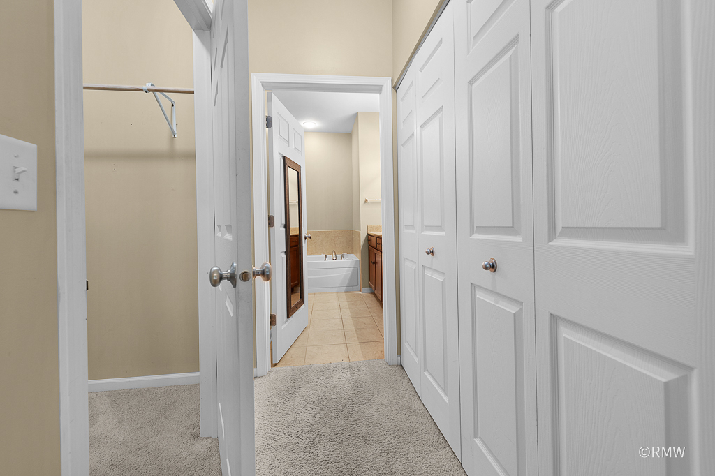 981 Oak Ridge Boulevard Elgin, IL 60120 - Photo 17 of 46 Gallery Image 17