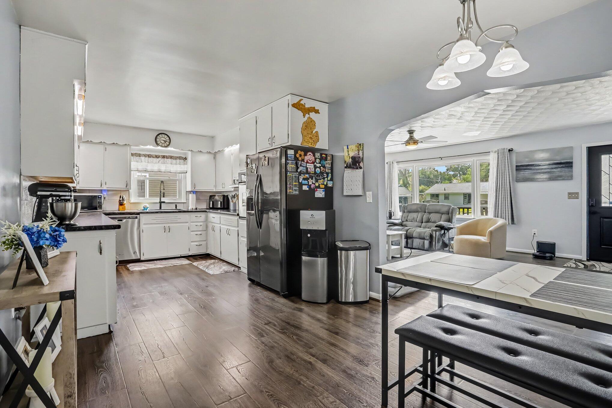 513 North Douglas Avenue Three Rivers, MI 49093 - Photo 7 of 26 Kitchen