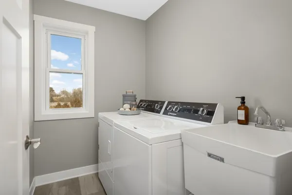 $624,900 | 18805 Scenic Way, Shafer, MN 55074