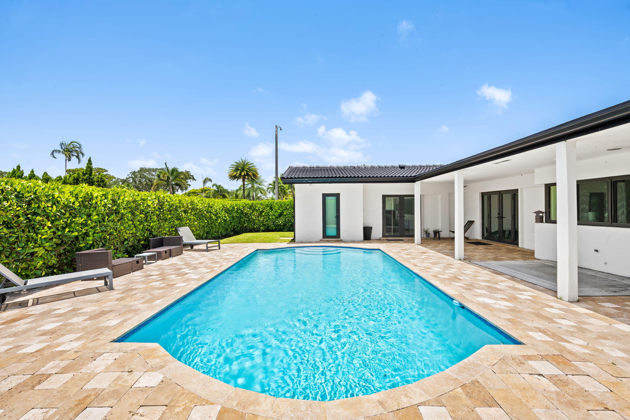 5122 Cleveland Street Hollywood, FL 33021 - Photo 4 of 28 3-web-or-mls-DSC_3841