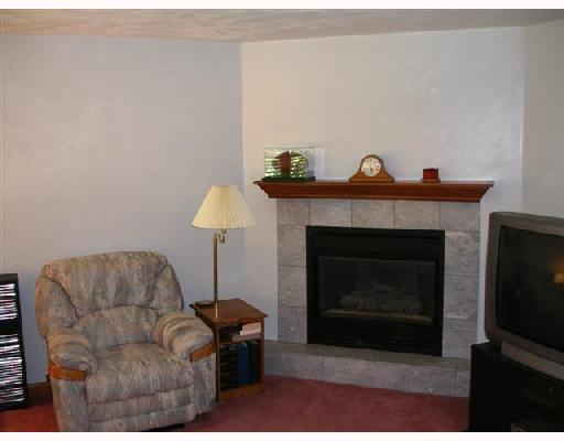 301 Maple St Extension Harwick, PA 15049 - Photo 4 of 8 Living Room.