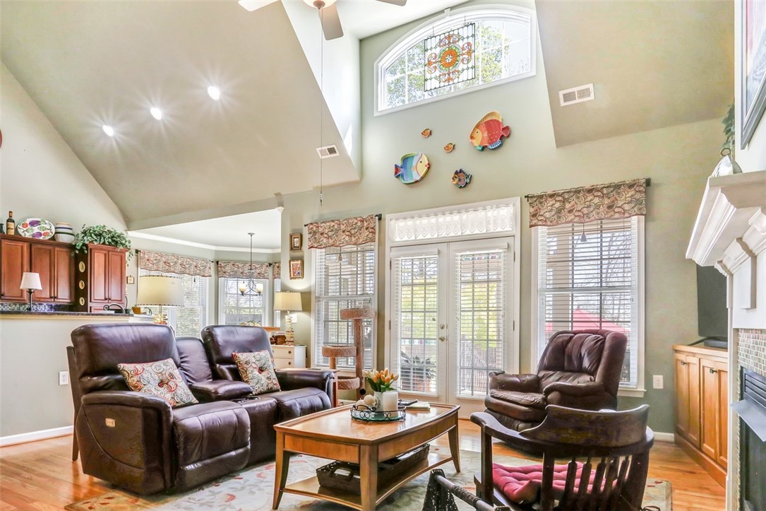 116 Falcons View Court Walhalla, SC 29691 - Photo 11 of 42 Gallery Image 11