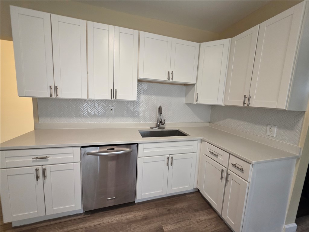 28 Carver Street Pawtucket, RI 02860 - Photo 3 of 37