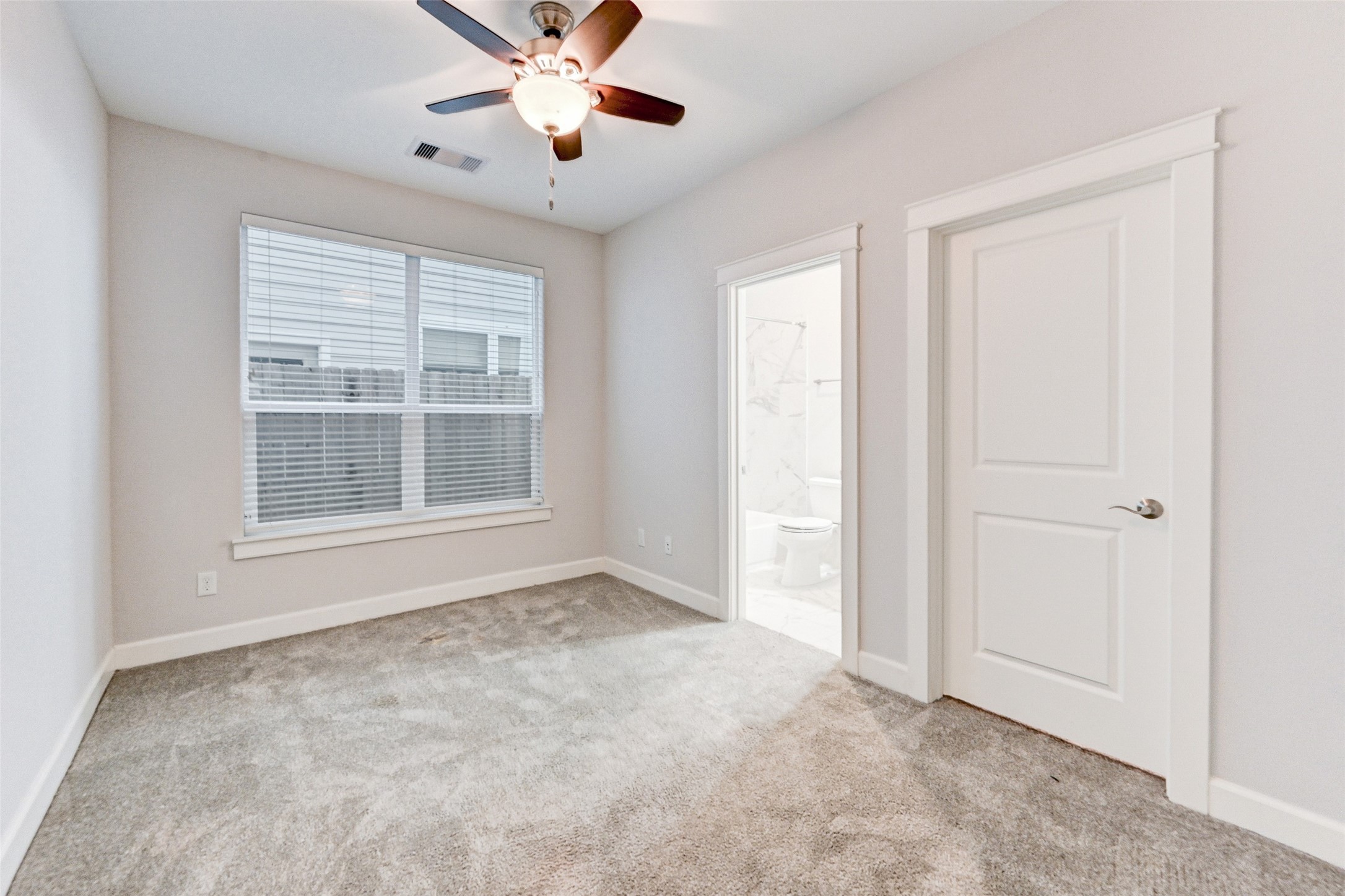 705-rd Link Road Houston, TX 77009 - Photo 5 of 27