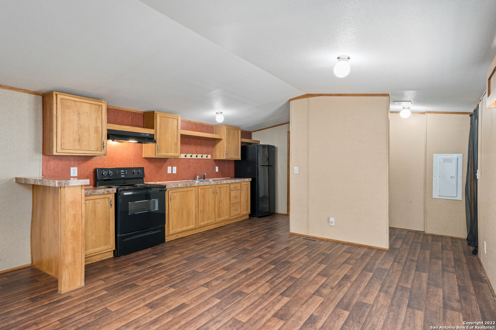 311 North Reed Street Pleasanton, TX 78064 - Photo 2 of 33