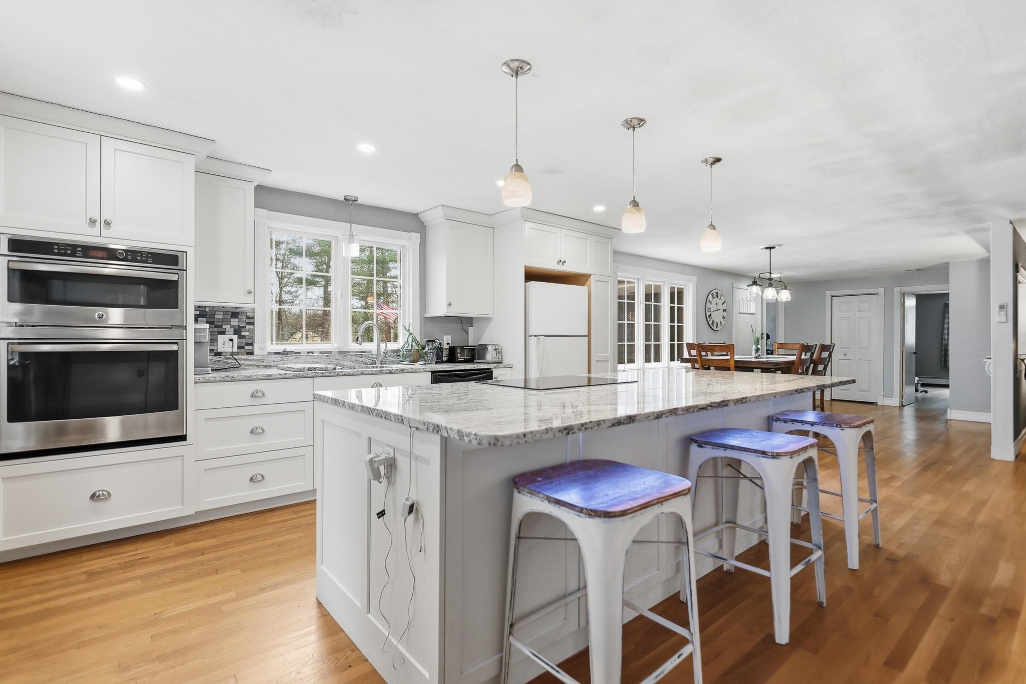 773 Mammoth Road Pelham, NH 03076 - Photo 5 of 27