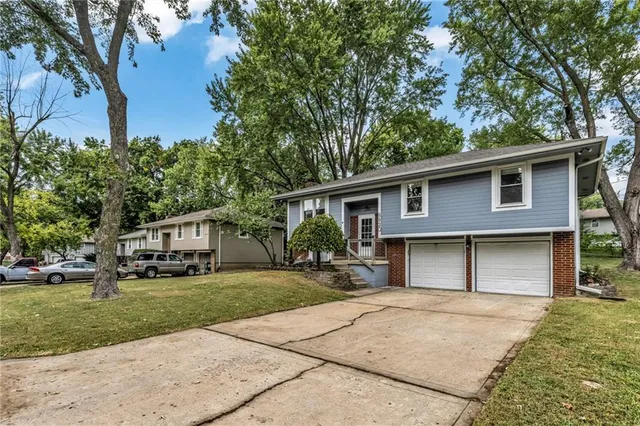 $299,000 | 6920 Northwest 76th Place, Kansas City, MO 64152