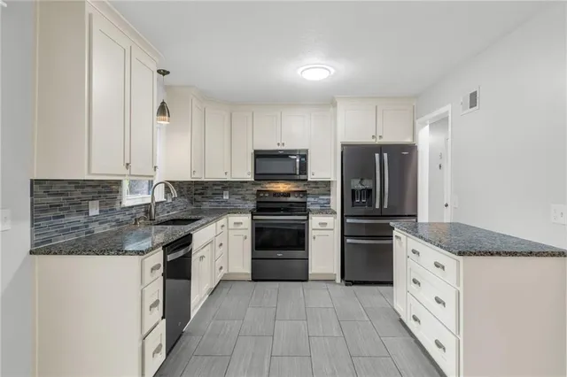 $299,000 | 6920 Northwest 76th Place, Kansas City, MO 64152