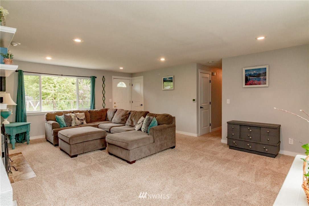 33215 Locke Road Roy, WA 98580 - Photo 5 of 25 Gallery Image 5