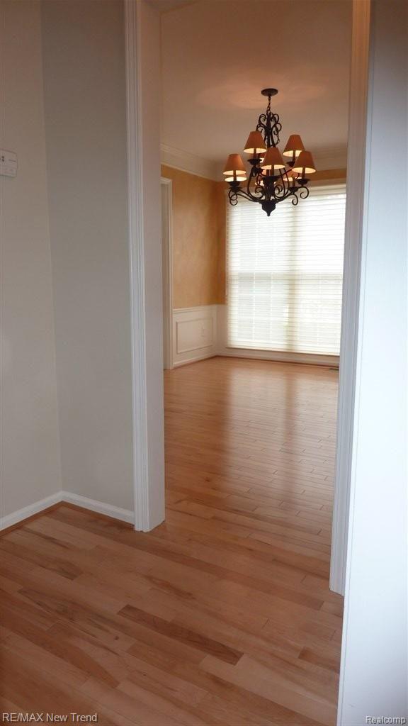 6839 High Ridge Road West Bloomfield, MI 48324 - Photo 11 of 22 Hall from kit to din. rm.