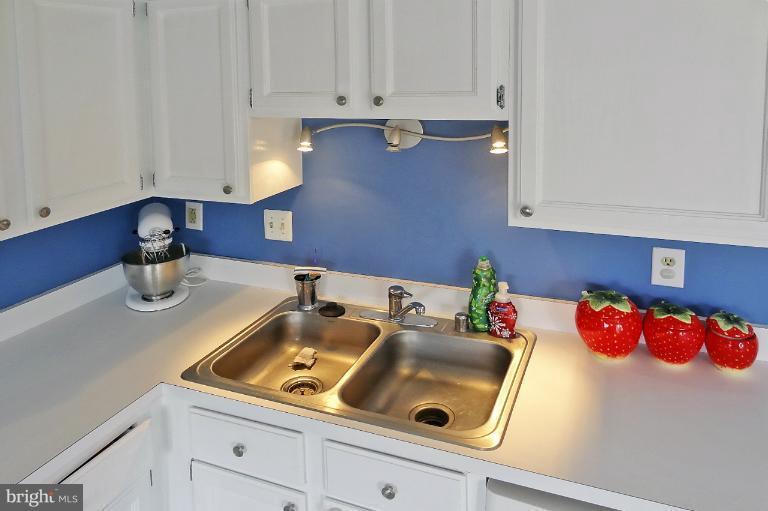 2429 Warm Spring Way Odenton, MD 21113 - Photo 2 of 26 Kitchen