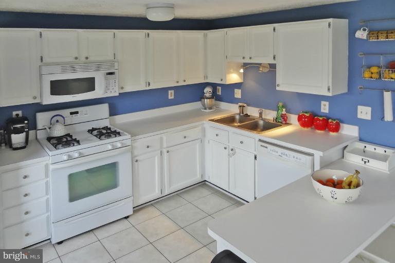 2429 Warm Spring Way Odenton, MD 21113 - Photo 11 of 26 Kitchen
