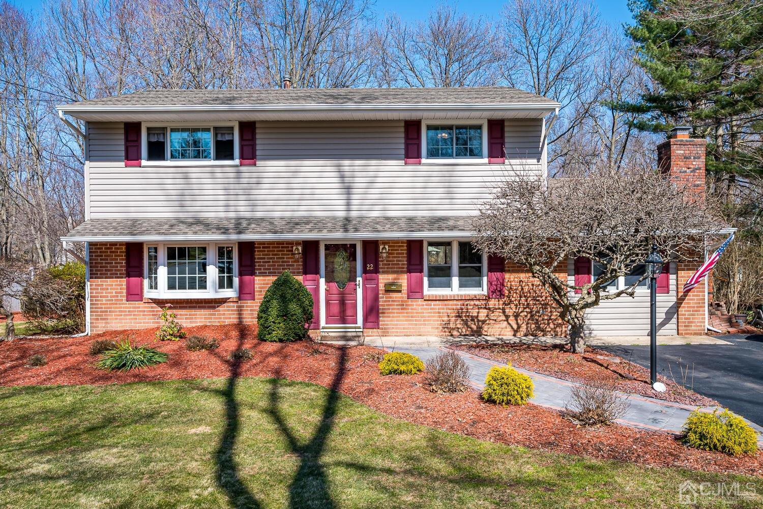 22 Dundee Road Kendall Park, NJ 08824 - Photo 1 of 38 Gallery Image 1