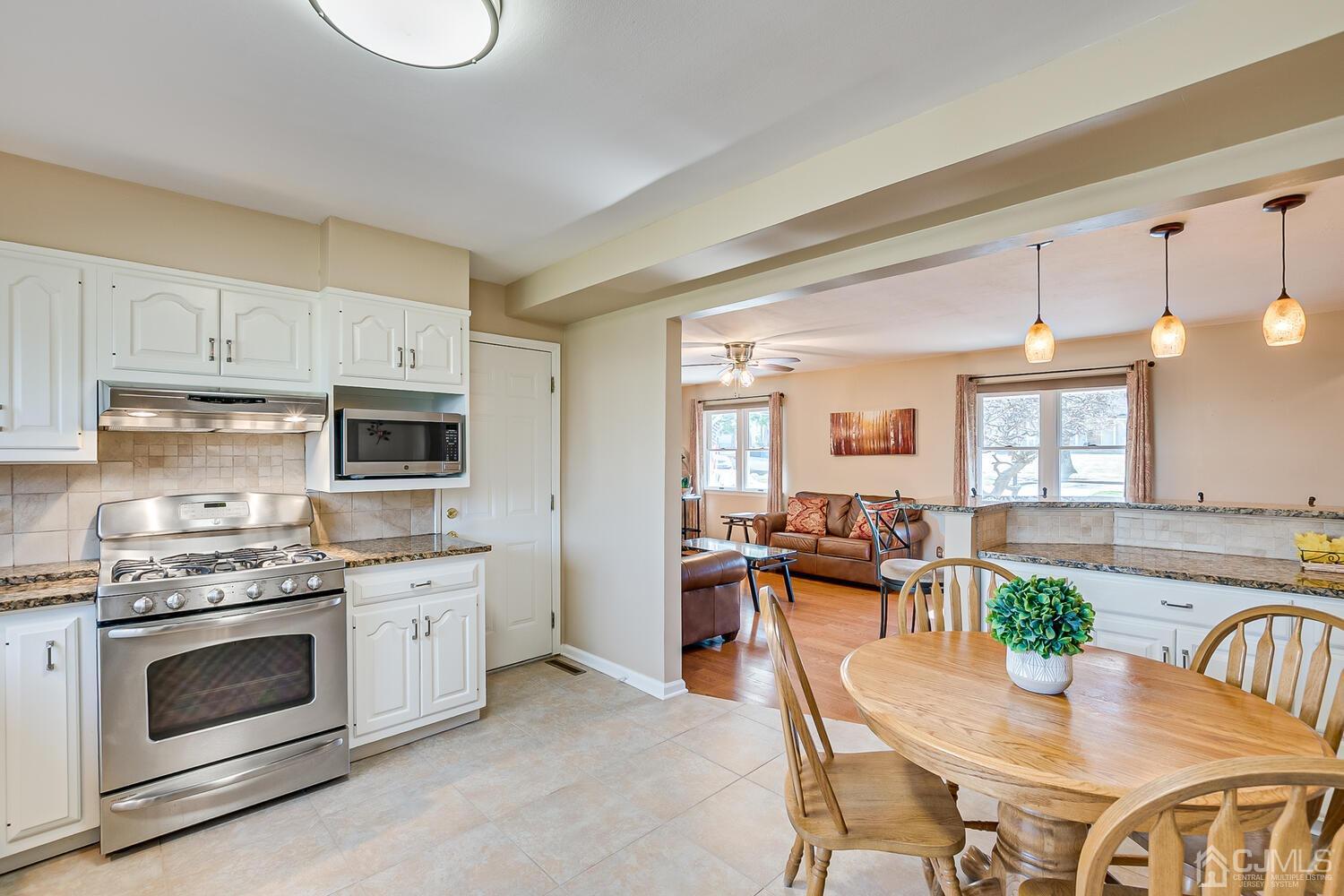 22 Dundee Road Kendall Park, NJ 08824 - Photo 15 of 38 Gallery Image 15