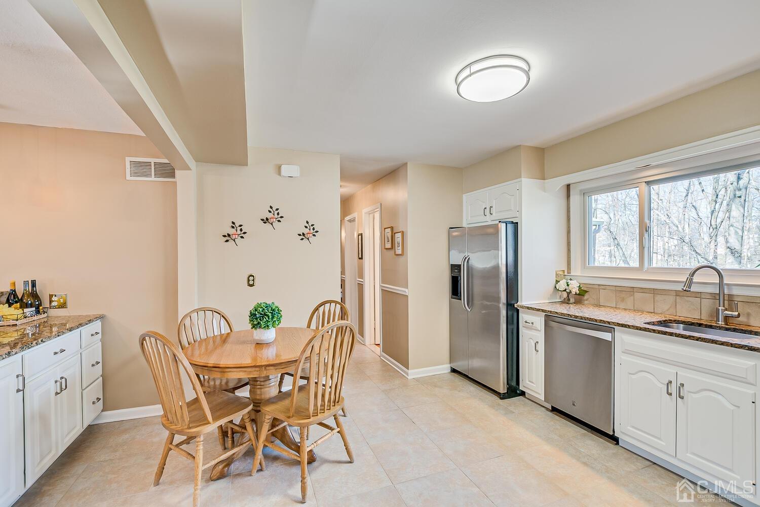 22 Dundee Road Kendall Park, NJ 08824 - Photo 18 of 38 Gallery Image 18