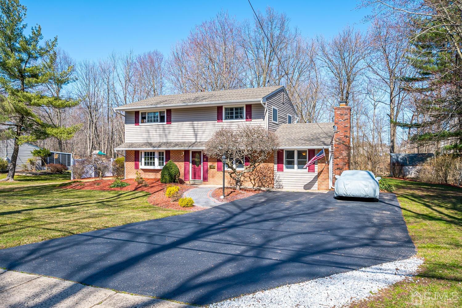 22 Dundee Road Kendall Park, NJ 08824 - Photo 3 of 38 Gallery Image 3