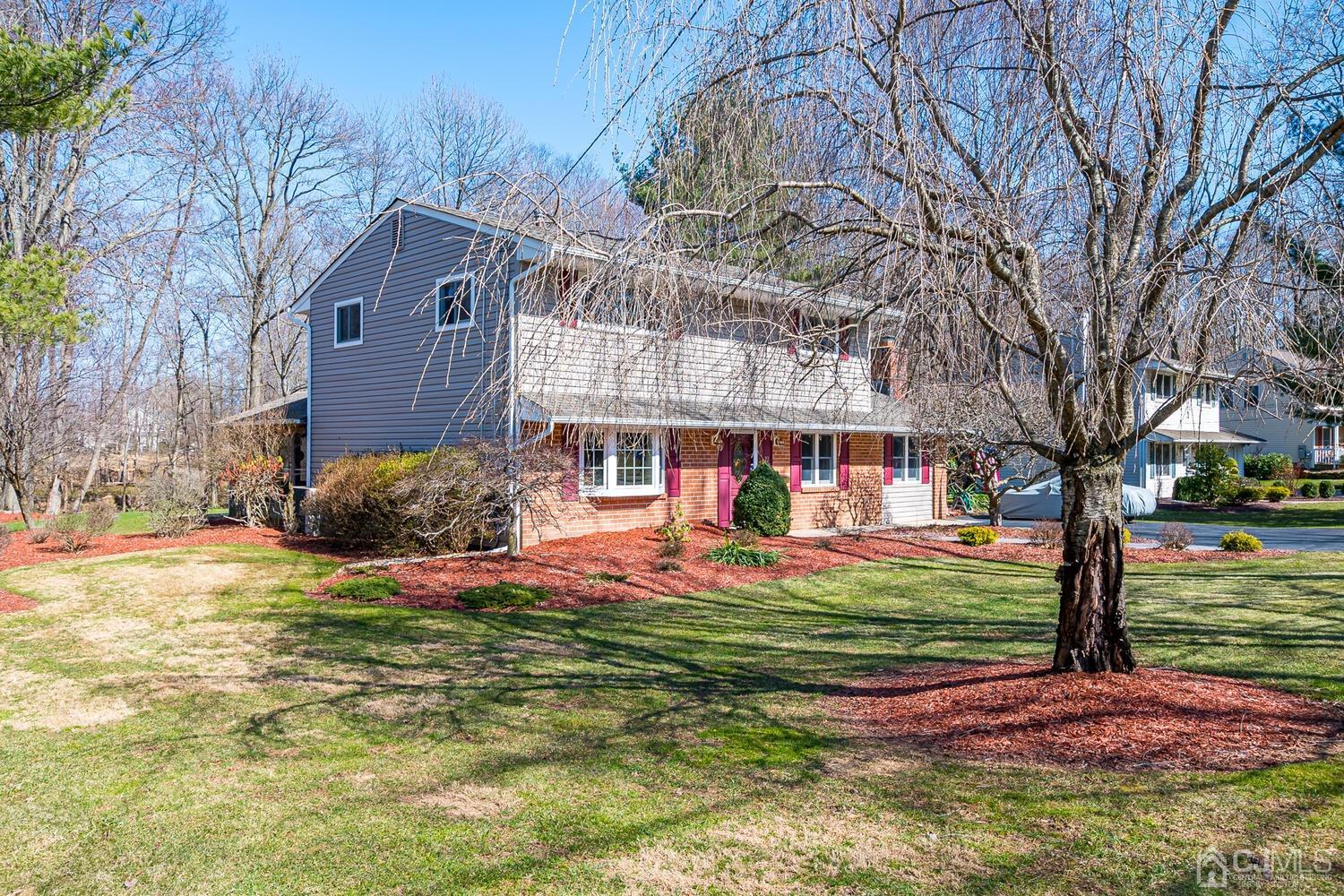 22 Dundee Road Kendall Park, NJ 08824 - Photo 4 of 38 Gallery Image 4