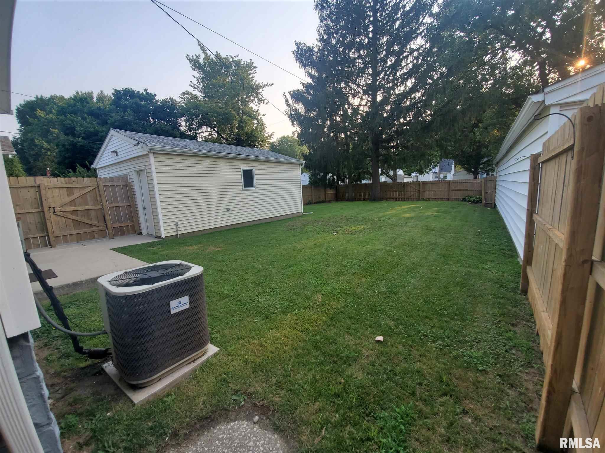 2205 Holmes Avenue Springfield, IL 62704 - Photo 13 of 15 Gallery Image 13
