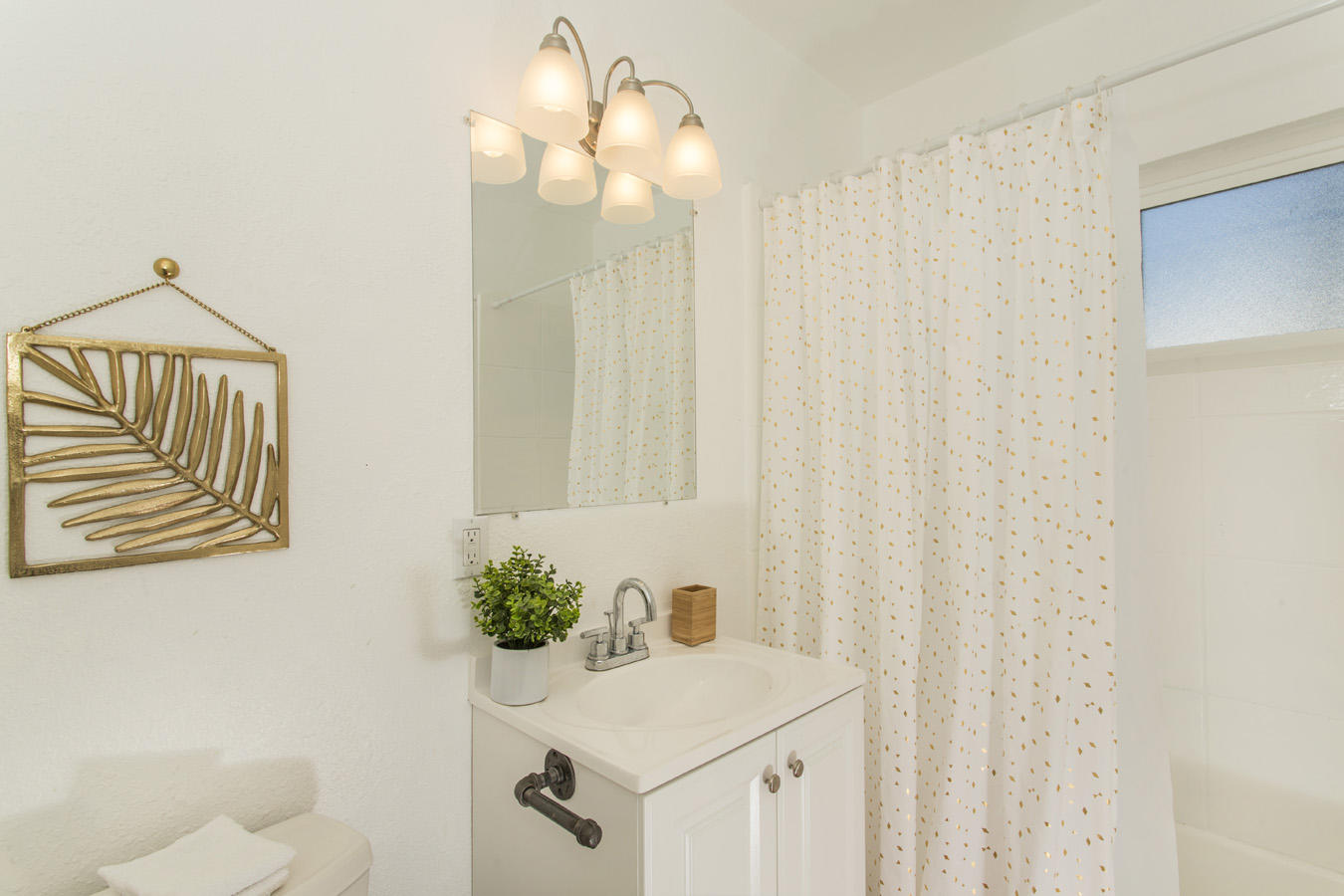 68080 Risueno Road Cathedral City, CA 92234 - Photo 17 of 98 a bathroom with a sink and a mirror
