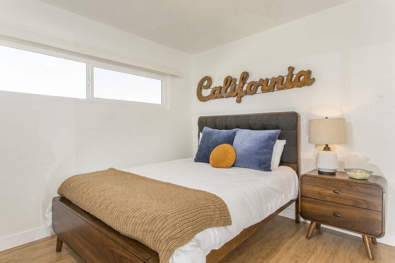 68080 Risueno Road Cathedral City, CA 92234 - Photo 20 of 98 a bedroom with a bed and a window