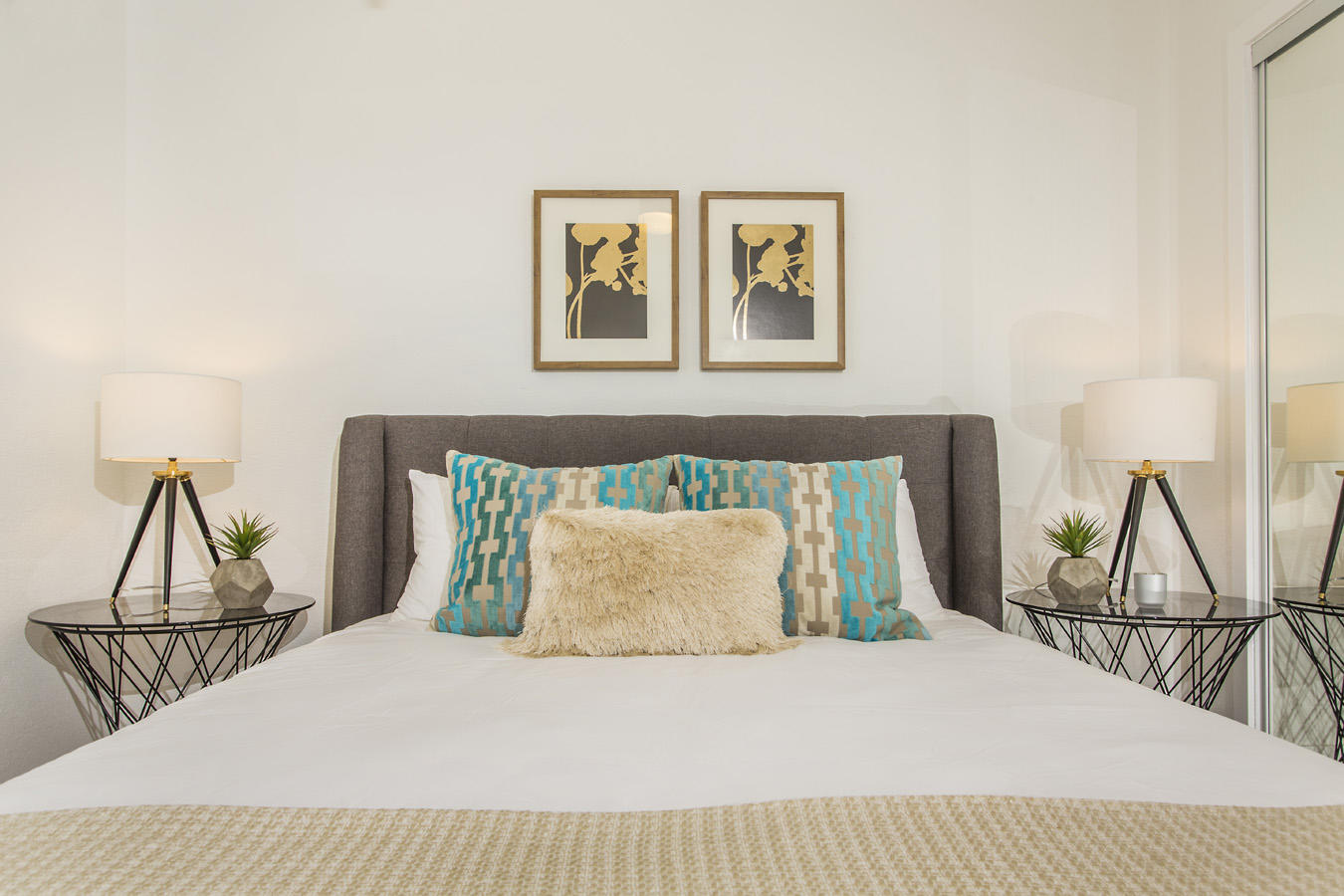 68080 Risueno Road Cathedral City, CA 92234 - Photo 50 of 98 a bedroom with a bed and painting on the wall