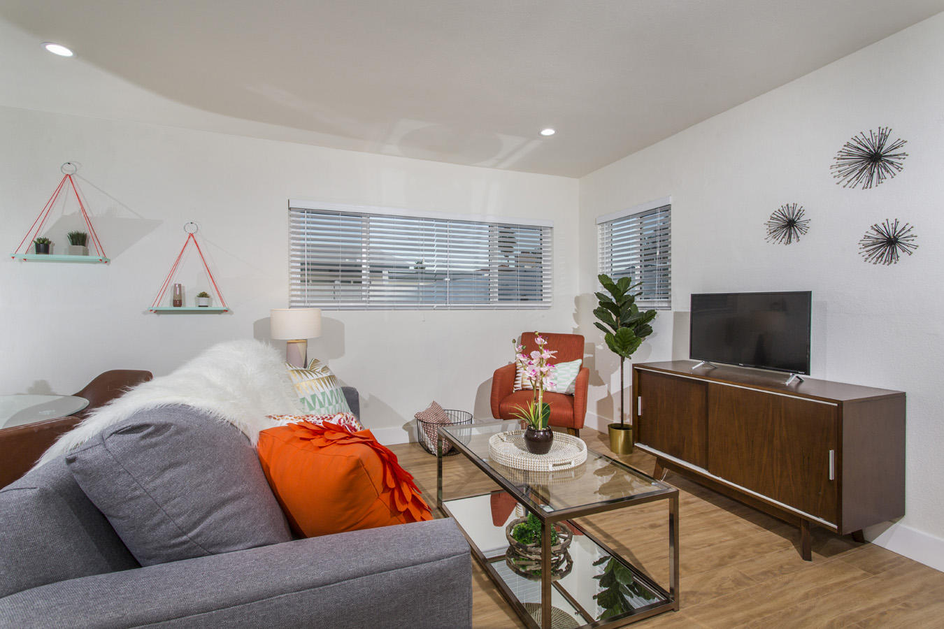 68080 Risueno Road Cathedral City, CA 92234 - Photo 86 of 98 a living room with furniture and a flat screen tv