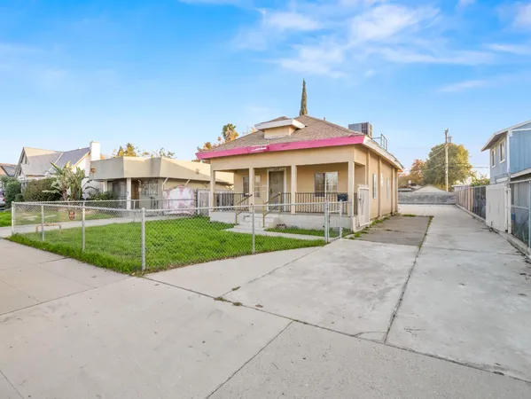 a view of yellow house with a yard