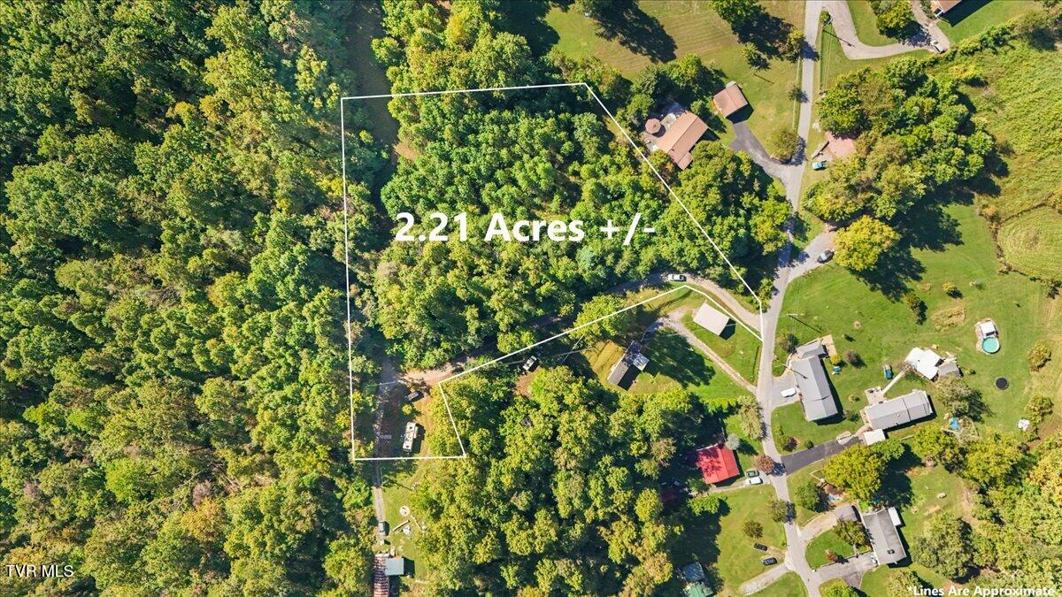 225 Russell Hill Road Elizabethton, TN 37643 - Photo 3 of 9 3-DJI_20251001115309_0882_D