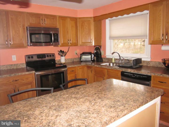 357 Lester Road Springfield, PA 19064 - Photo 5 of 15 Kitchen