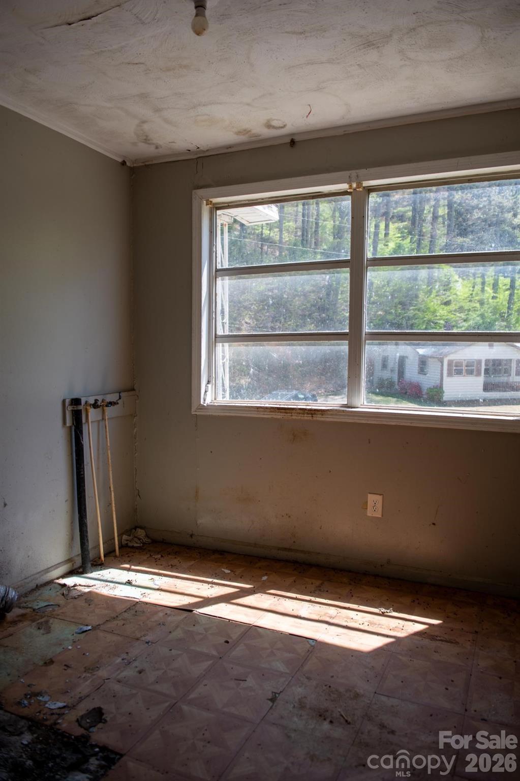 2687 Indian Grave Road Lenoir, NC 28645 - Photo 8 of 31 a view of a livingroom with wooden floor and a window