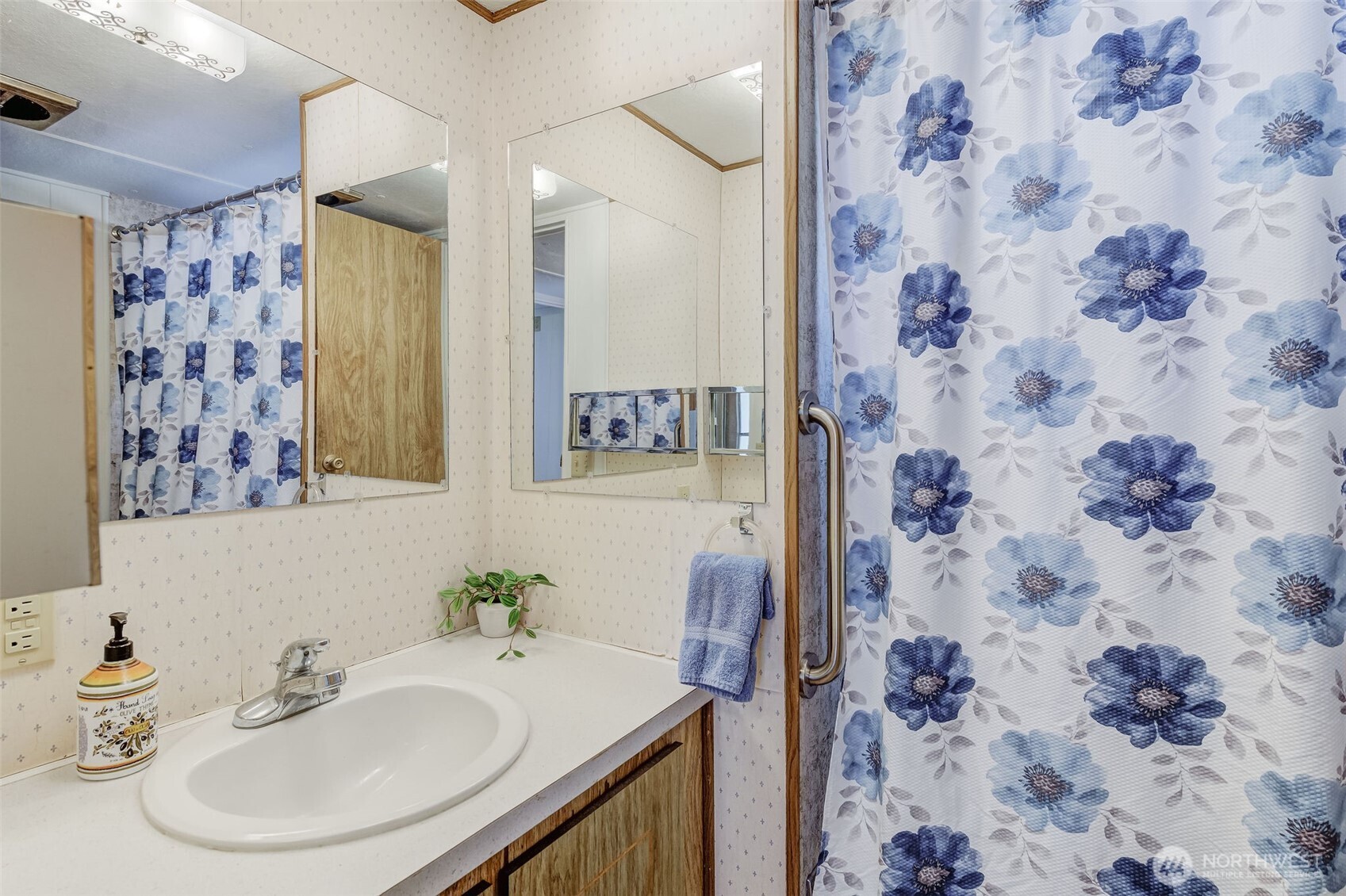 12220 South Lakeshore Road, Unit 77 Chelan, WA 98816 - Photo 12 of 35