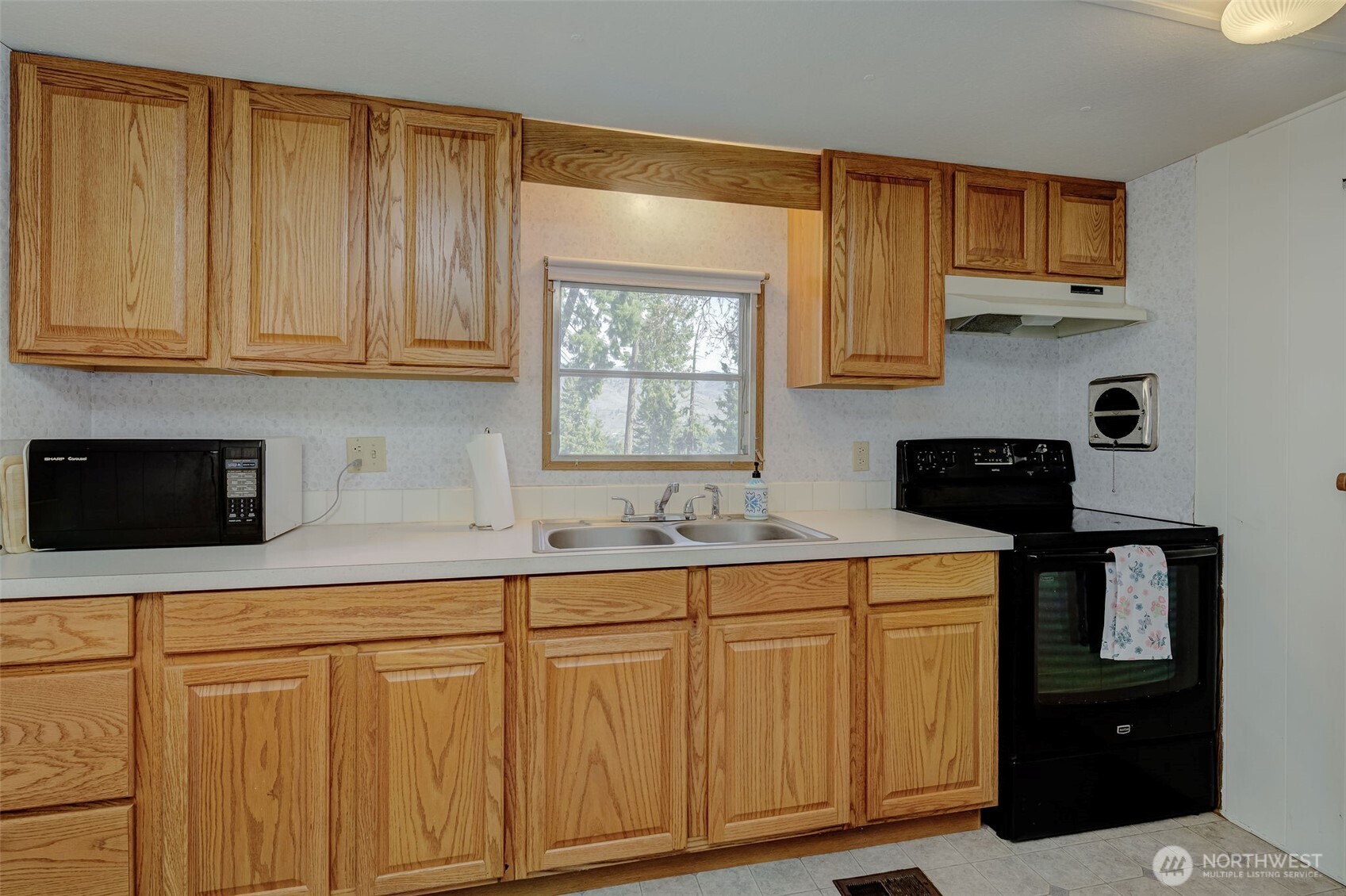 12220 South Lakeshore Road, Unit 77 Chelan, WA 98816 - Photo 7 of 35