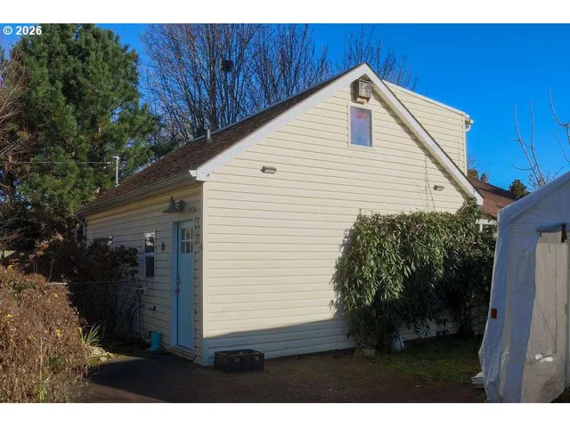 $329,900 | 40 Southeast 133rd Avenue, Unit B, Portland, OR 97233