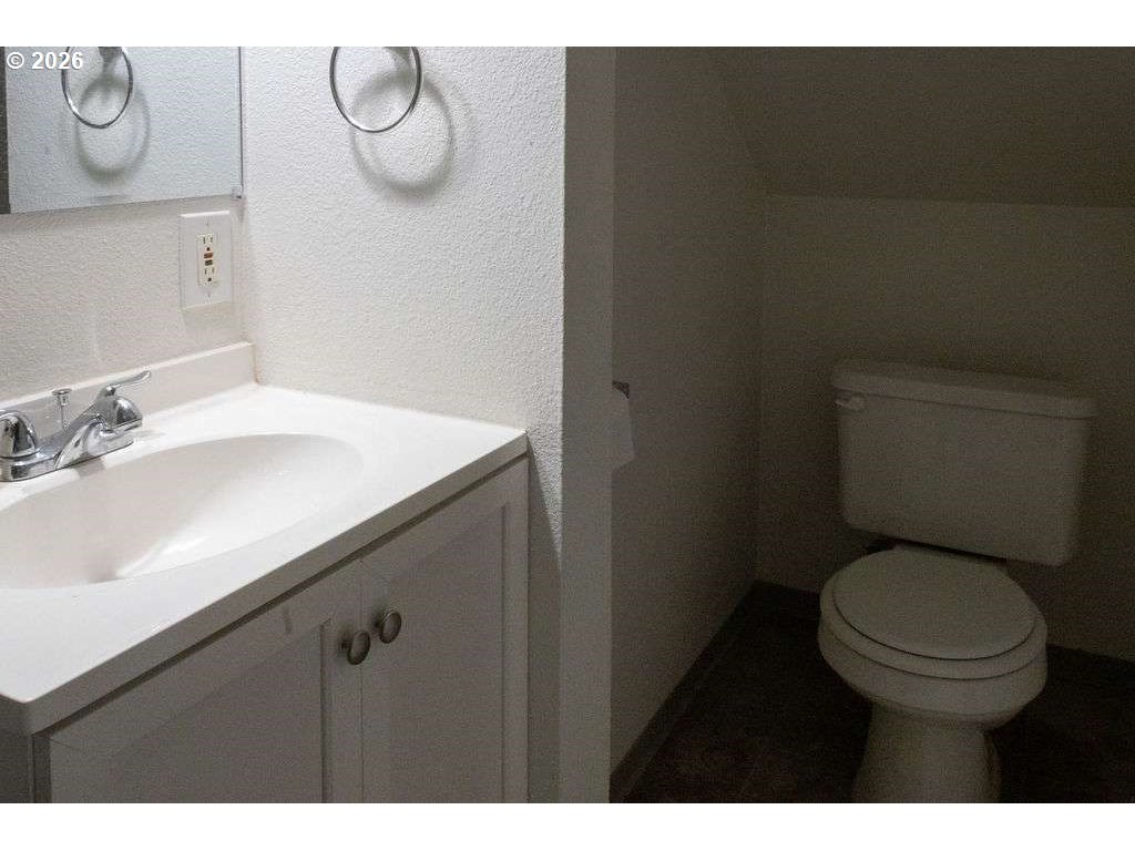 40 Southeast 133rd Avenue, Unit B Portland, OR 97233 - Photo 14 of 32