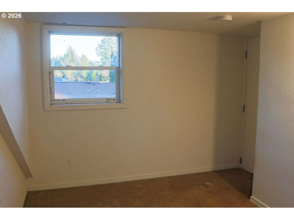40 Southeast 133rd Avenue, Unit B Portland, OR 97233 - Photo 30 of 32