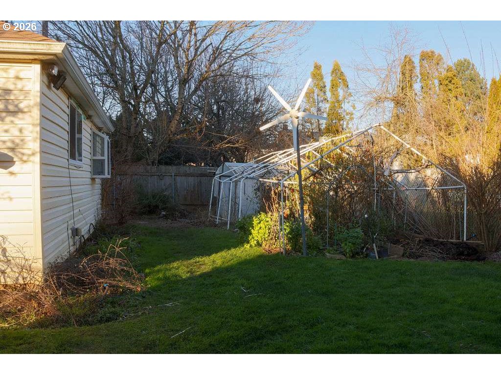 40 Southeast 133rd Avenue, Unit B Portland, OR 97233 - Photo 31 of 32