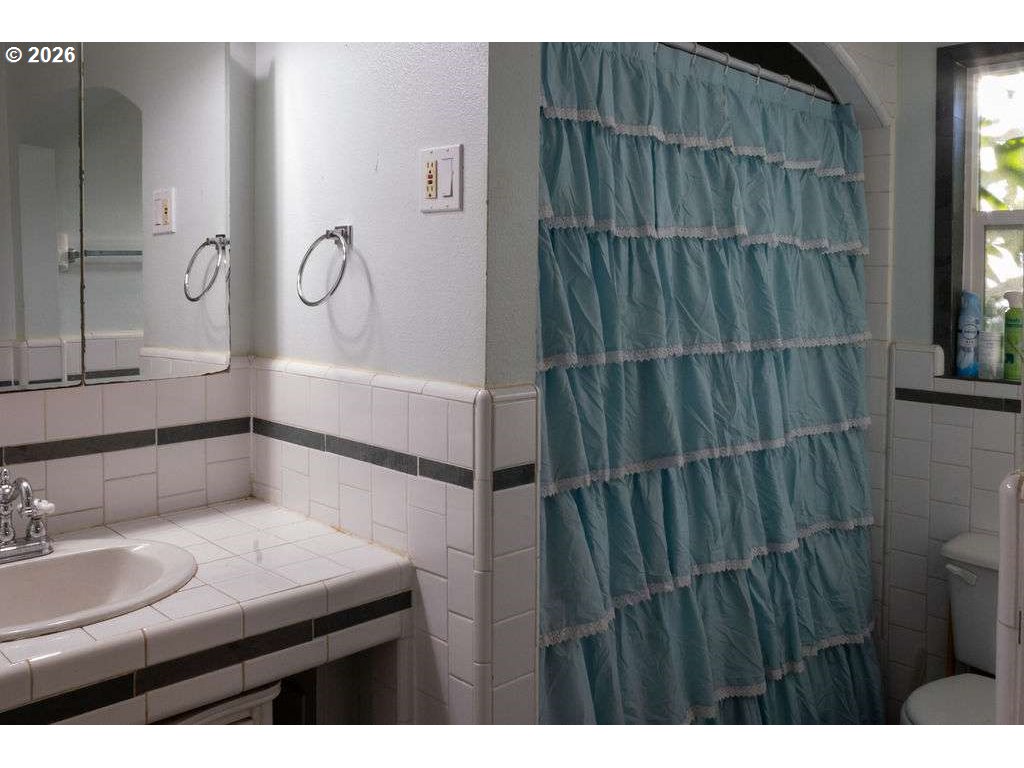 40 Southeast 133rd Avenue, Unit B Portland, OR 97233 - Photo 6 of 32