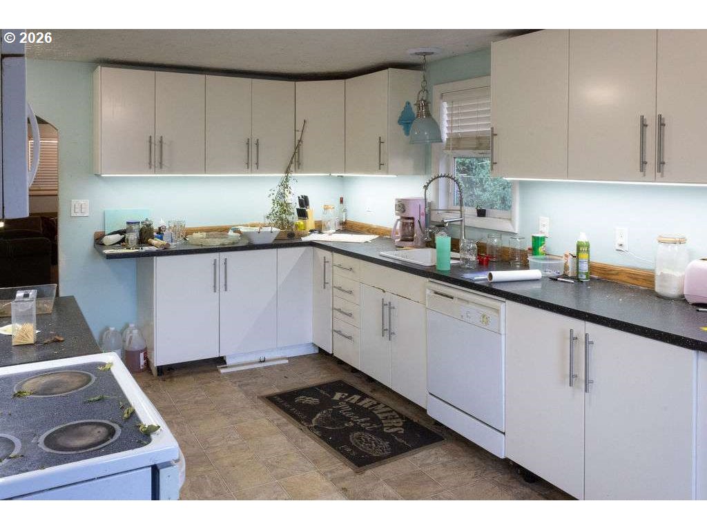 40 Southeast 133rd Avenue, Unit B Portland, OR 97233 - Photo 7 of 32