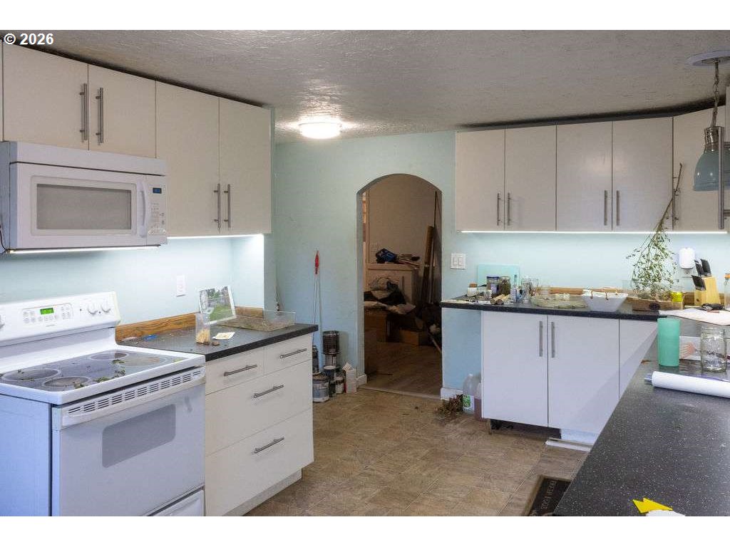 40 Southeast 133rd Avenue, Unit B Portland, OR 97233 - Photo 8 of 32