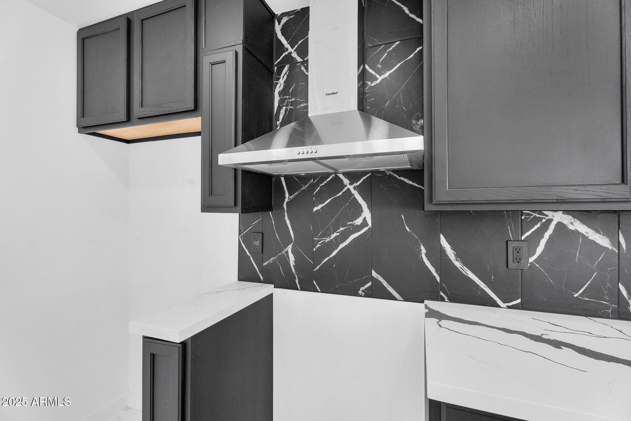 10908 North 88th Drive Peoria, AZ 85345 - Photo 10 of 42 10-web-or-mls-10908 N 88th Dr -16