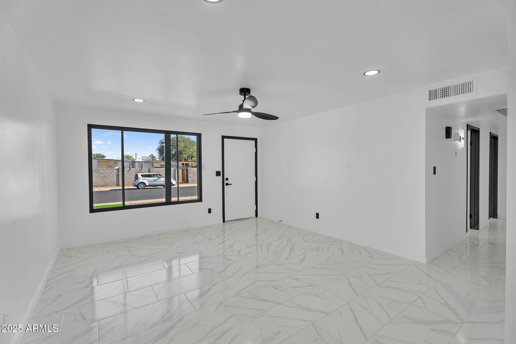 10908 North 88th Drive Peoria, AZ 85345 - Photo 4 of 42 4-web-or-mls-10908 N 88th Dr -4