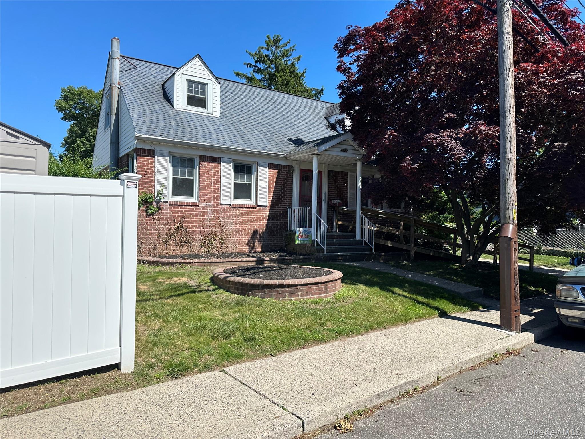 1527 Little Whaleneck Road Merrick, NY 11566 - Photo 1 of 1