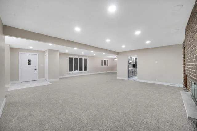 an empty room with windows and pillars in it