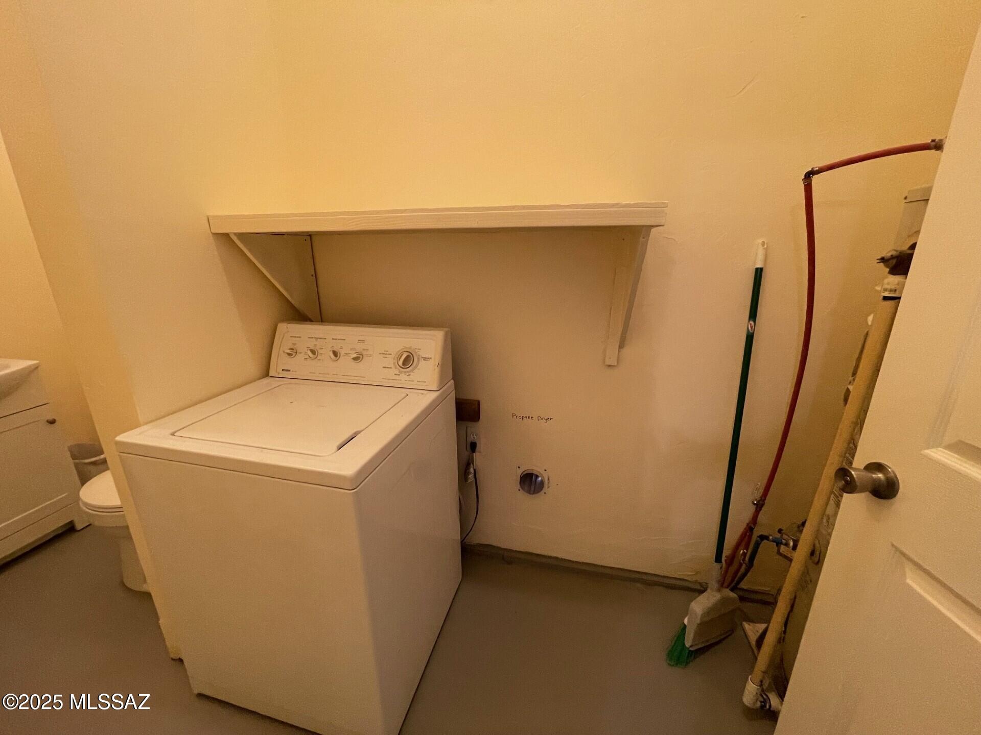 1094 North Pomerene Road Benson, AZ 85602 - Photo 36 of 48 Casita laundry