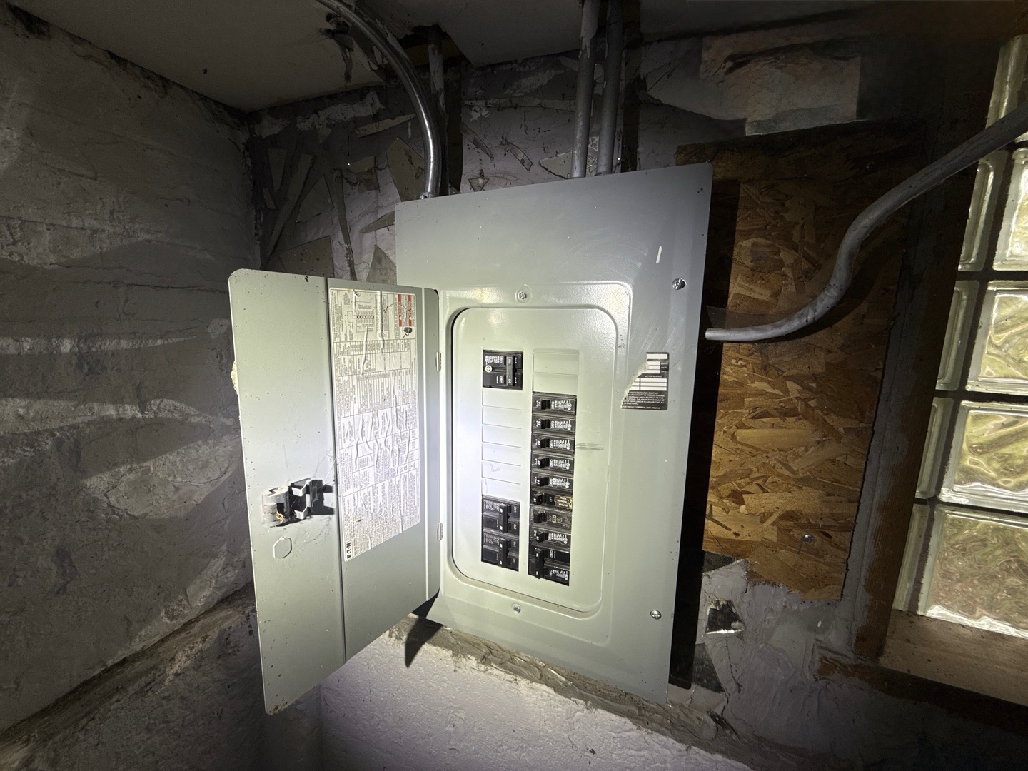 10721 South Prairie Avenue Chicago, IL 60628 - Photo 12 of 14 a view of an entryway